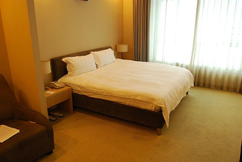 Urban Hotel Shanghai Buitenkant foto